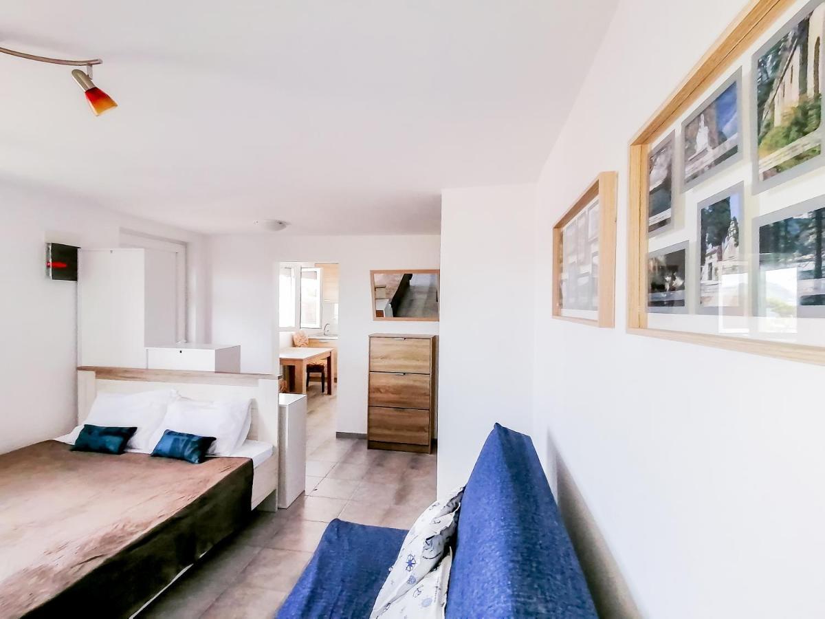 Apartments Siesta Tivat Bagian luar foto