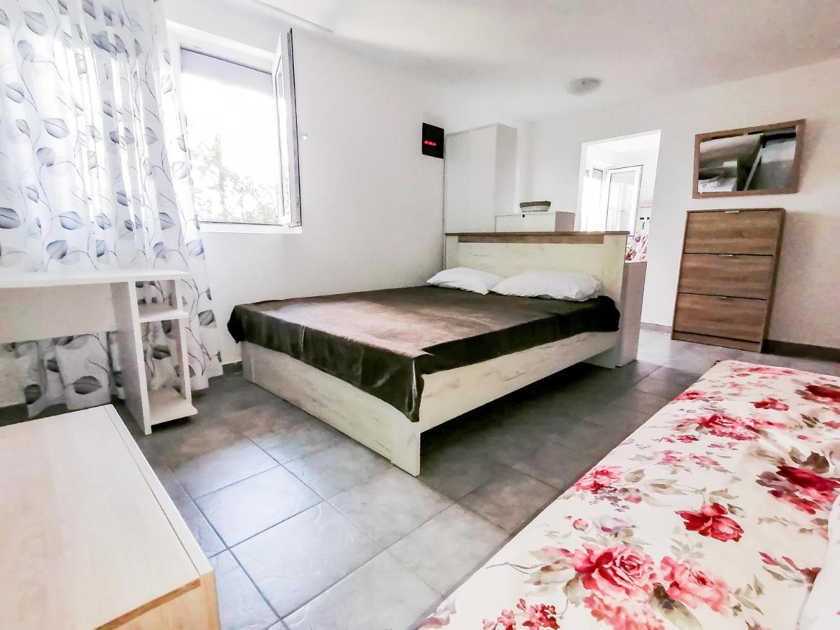 Apartments Siesta Tivat Bagian luar foto
