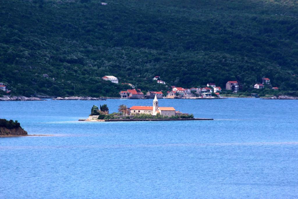 Apartments Siesta Tivat Bagian luar foto