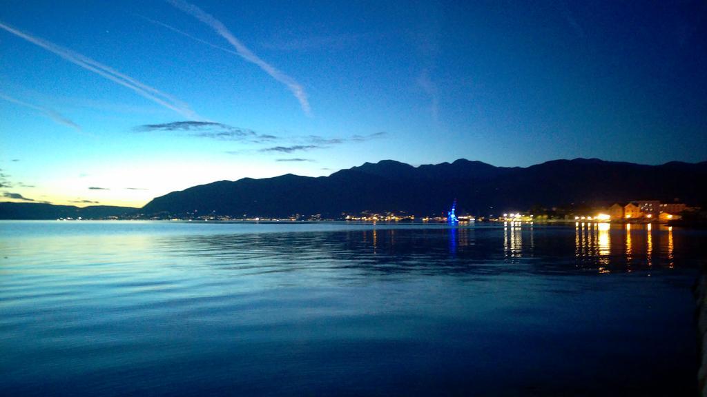 Apartments Siesta Tivat Bagian luar foto